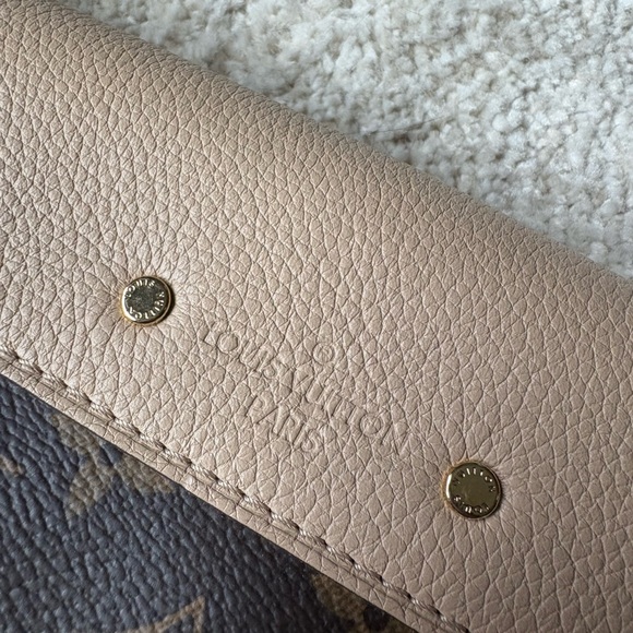 ✨GENUINE✨ LOUIS VUITTON Monogram Pallas Chain (Gold) in Crème - Picture 6 of 10